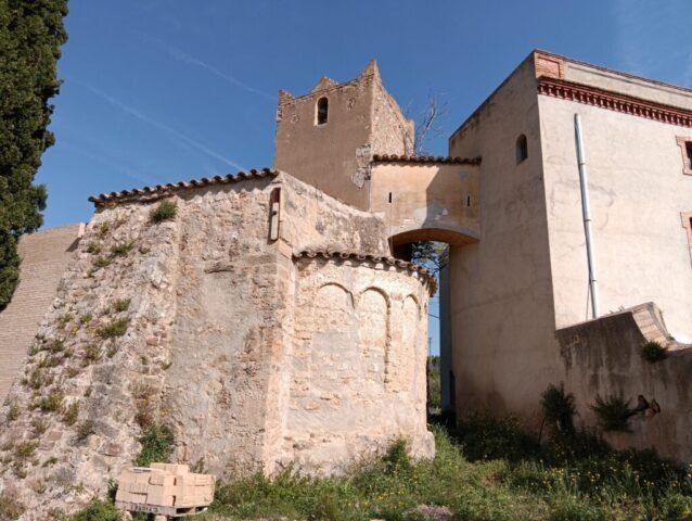 CERDÀ, cal -torre-campanar -molt posterior a Sant Vicenç del Morrocurt del s.XI- a tocar de la masia (FONT-RUBÍ) 25-04-2026