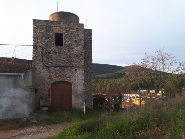 PUIGLLORET, quadra de -s.XIXI- al poble de Pla de Manlleu(AIGUAMÚRCIA) 25-12-2018