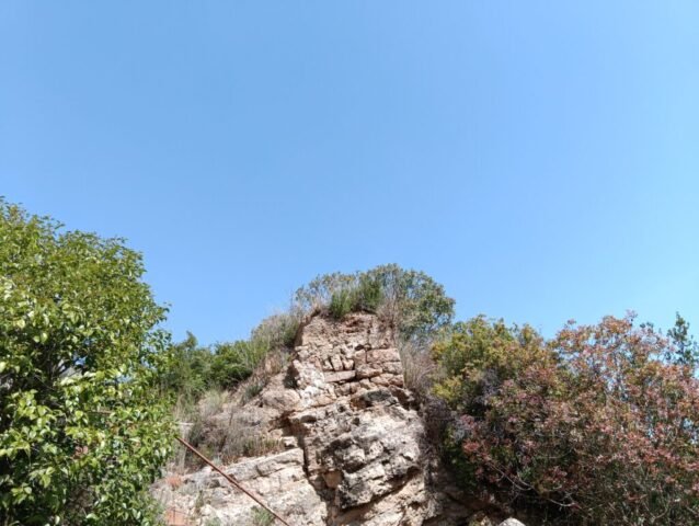 SANT MIQUEL, torre avançada del torrent de -medieval- minses restes a la plana de sota el castell, al carrer dels Tarongers(GELIDA) 25-04-2026