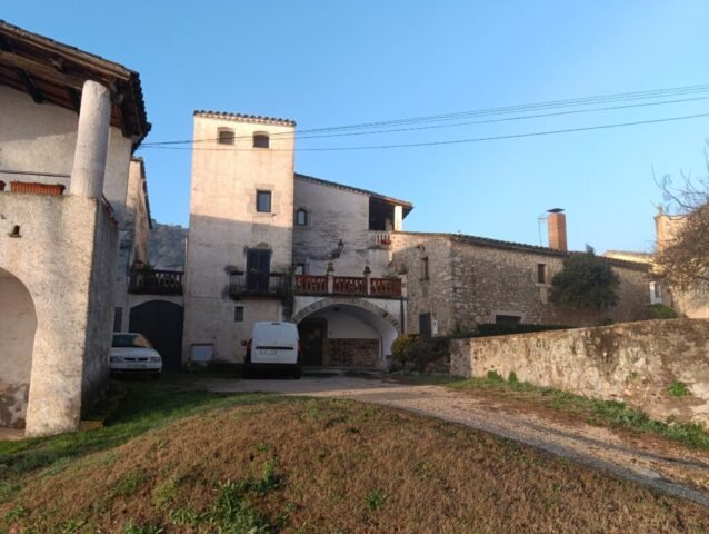 LLEDONER, torre del mas -s.XVI-XVII- al costat de cal Sagristà i església de Sant Gregori (SANT GREGORI) 30-12-2025
