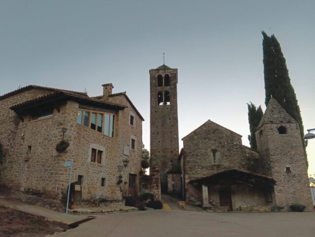 LLORÀ, casa forta de -s.XII per l’estructura i detalls del mur de ponent- al costat església de Sant Pere de Llorà (SANT MARTÍ DE LLÈMENA) 30-12-2025