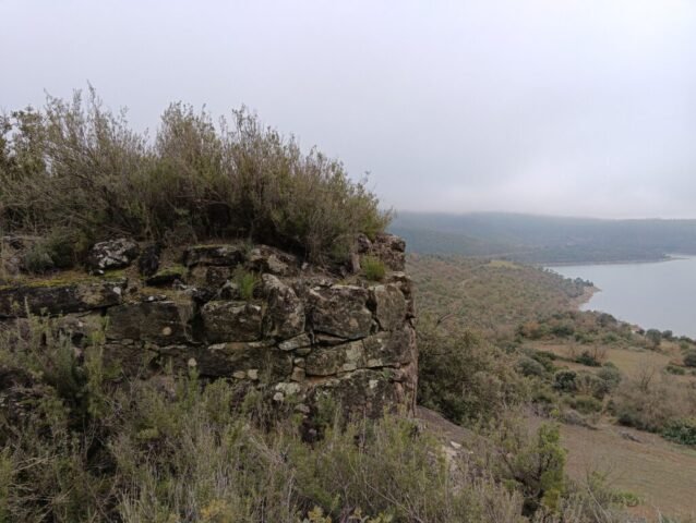 MOROS, fortificació dels -sense dades i sense nom- medieval. Entre el Mas la Pedra i el castell de Rialb o Sòls de Riu (BARONIA DE RIALB) 11-01-2026
