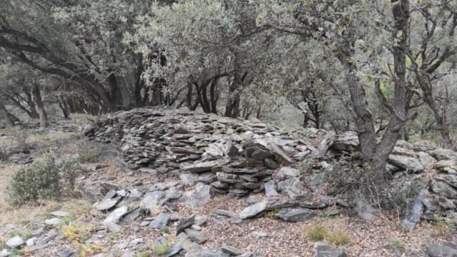 PUI, despoblat fortificat del -s.XII primer esment- s’intueix més antic. Al nucli d’Ainet de Cardós (VALL CARDÓS) 25-10-2025