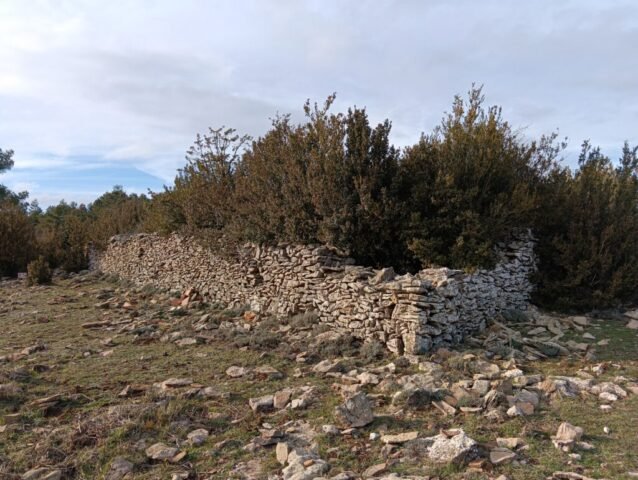 RAFALGARÍ o Refalgarí, poblat fortificat-s.XIII l'origen- al camí de Fredes a Beseit (SÈNIA) 14-01-2026